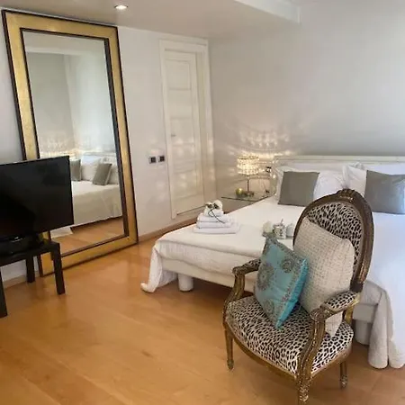 Ponte Vecchio Luxury Apartment